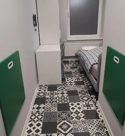 Grey Pokój Z łazienką , Darmowy Parking, Zameldowanie Bezobsługowe Hostel *