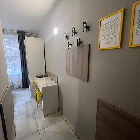 Grey Pokój Z łazienką , Darmowy Parking, Zameldowanie Bezobsługowe Hostel *