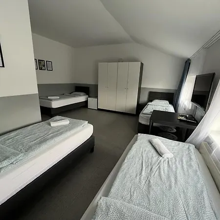 Hostel Grey Pokój Z łazienką , Darmowy Parking, Zameldowanie Bezobsługowe