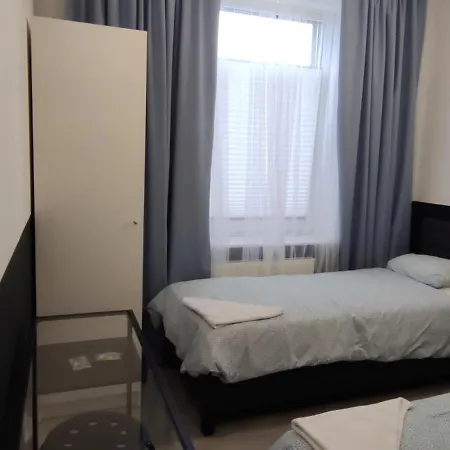 Grey Z Lazienka, Free Parking & Self Check-in Hostel Πόζναν
