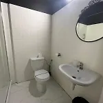 Grey Pokój Z łazienką , Darmowy Parking, Zameldowanie Bezobsługowe Hostel *