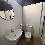 Grey Pokój Z łazienką , Darmowy Parking, Zameldowanie Bezobsługowe Hostel *