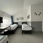 Grey Pokój Z łazienką , Darmowy Parking, Zameldowanie Bezobsługowe Hostel