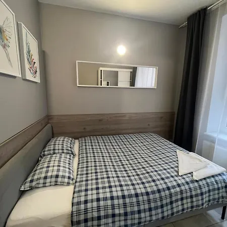 Grey Poznan Pokoj Z Lazienka, Free Parking & Self Check-In *