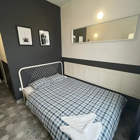 Grey Z Lazienka, Free Parking & Self Check-in Hostel Poznań