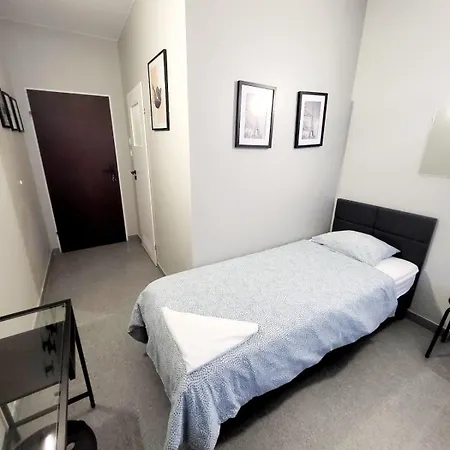 Grey Poznan Pokoj Z Lazienka, Free Parking & Self Check-In