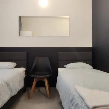 Grey Pokój Z łazienką , Darmowy Parking, Zameldowanie Bezobsługowe Hostal *