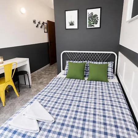 Vandrarhem Grey Z Lazienka, Free Parking & Self Check-in Poznań