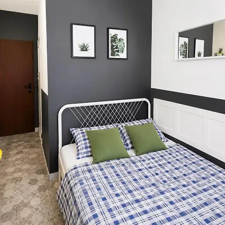 Grey Z Lazienka, Free Parking & Self Check-in Vandrarhem Poznań
